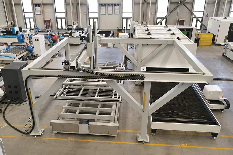 6000w kapalı plaka boru fiber lazer kesim makinesi (5) 6000w kapalı plaka boru fiber lazer kesim makinesi